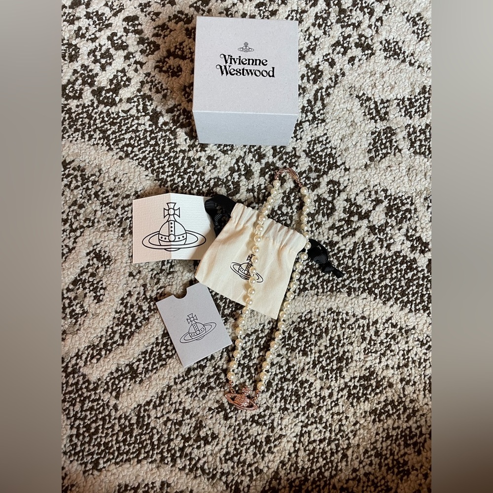 Vivienne Westwood real “MINI BAS RELIEF PEARL CHOKER”